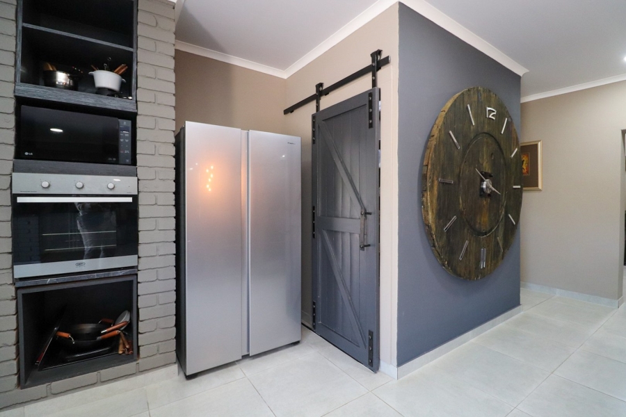 5 Bedroom Property for Sale in Irene Park North West